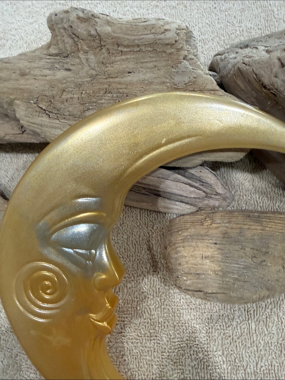 Decorative Gold Crescent Moon Wall Sculpture - Unbranded - Picture 9 of 10